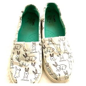 TOMS Youth Canvas Slip ons, Size Y13